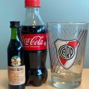 Combo - Coca Cola 237ml + Mini Fernet 50ml + Vaso de Vidrio River Plate 250ml